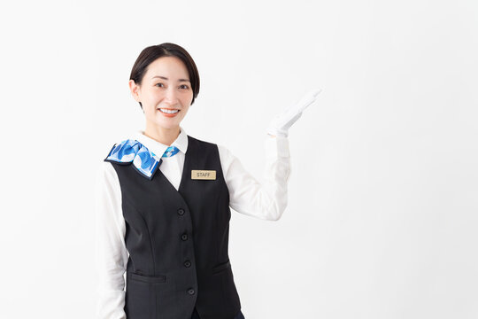 制服を着たアテンダントの女性　旅行イメージ