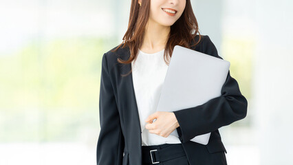 ノートパソコンを持つ女性・ビジネスウーマン, Businesswoman Holding a Laptop Computer © Trickster*