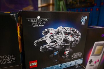 Fototapeta premium LEGO Star Wars Millennium Falcon Building Set Displayed for Sale at Costco