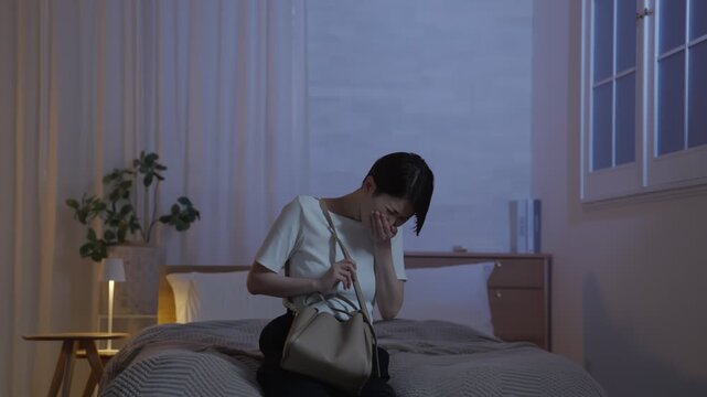 家に帰宅した体調不良の女性