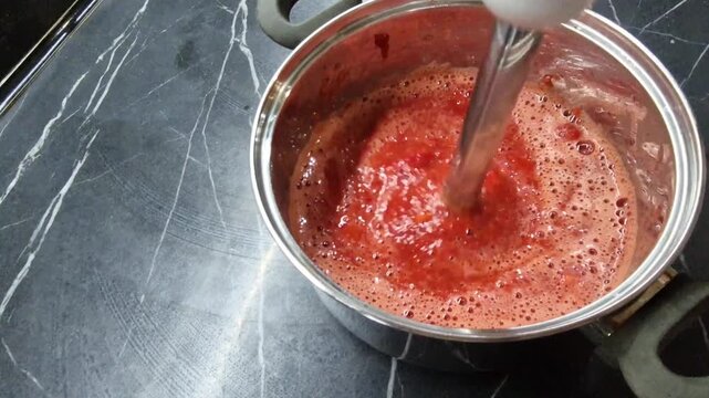 Making a redcurrant smoothie