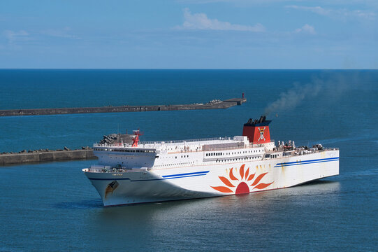 MOL Ferry Co., Ltd. SUNFLOWER FURANO (IMO 9761542) Ro-ro passenger ferry arriving at Oarai Port with an official ONE PIECE collaboration funnel design.