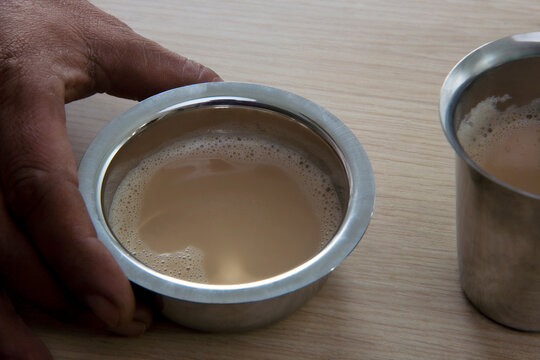Filter coffee in a tumbler and dabarah 