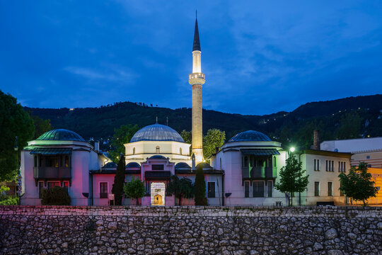 The Emperor's Mosque at Dawn,a domed building and a tall minaret.