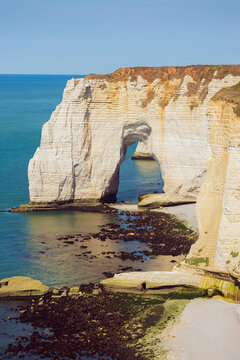 La Porte d'Aval &agrave; &Eacute;tretat, sur la C&ocirc;te d'Alb&acirc;tre en Normandie.
