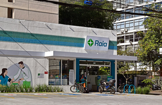 RIO DE JANEIRO, BRAZIL - August 23, 2025: Facade of a drugstore on a corner in the Tijuca neighborhood