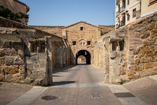 Puerta de la Colada (or Puerta de &Aacute;gueda) in the wall surrounding Ciudad Rodrigo, Salamanca, Castile and Le&oacute;n, Spain.