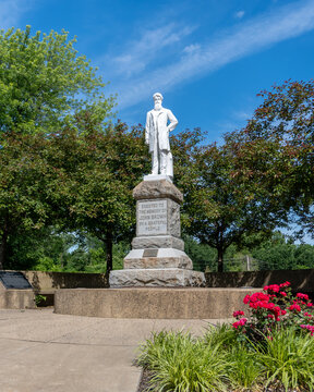 Kansas City, Kansas: Statue of abolitionist John Brown. Quindaro, now Western University Memorial Plaza. Centerpiece life-size white marble statue of John Brown. 