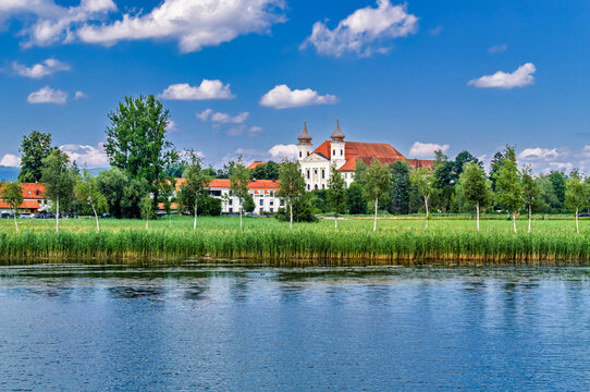 Schlehdorf am Kochelsee, Kloster Schlehdorf, Alpenvorland, Blaues Land, Kochel, Oberbayern, Bayern, Deutschland