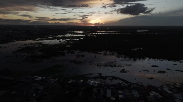 rio amazonas atardecer