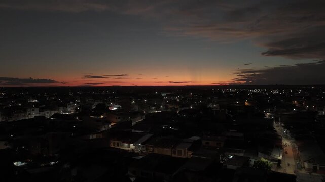 atardecer sobre ciudad de iquitos