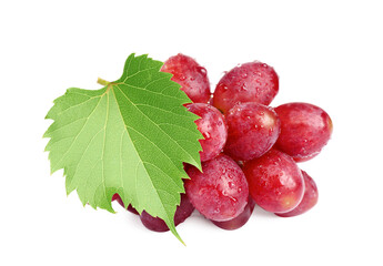Obraz premium Fresh grapes with green leaf isolated on white