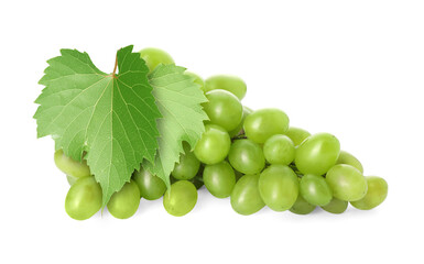 Obraz premium Bunch of grapes with green leaves isolated on white