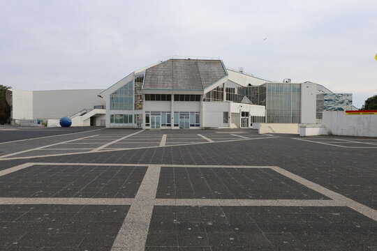 Nausicaa, centre national de la mer, aquarium g&eacute;ant, vue de l'ext&eacute;rieur, ville de Boulogne sur Mer, d&eacute;partement du Pas de Calais, France