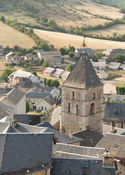 Le village de S&eacute;verac-le-Ch&acirc;teau, Aveyron, France