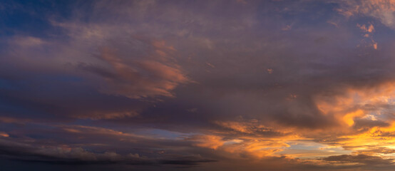 Fototapeta premium Bright colorful orange and yellow clouds on horizon. Beautiful sunset sky scenery