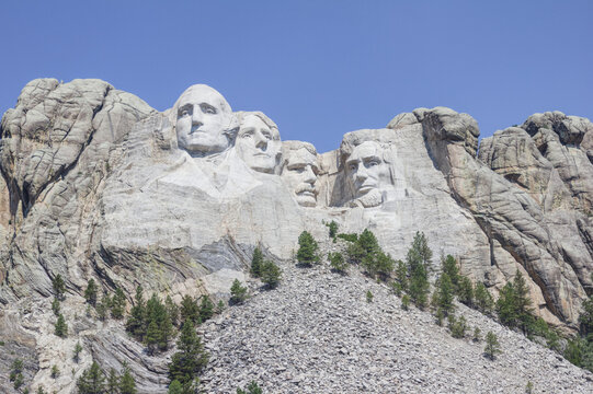 Mount Rushmore head on