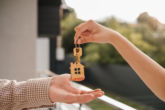 Handing over house keys, real estate transaction