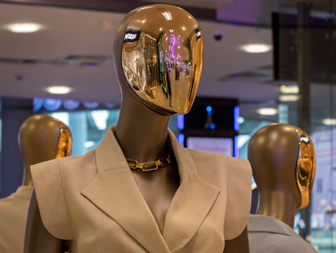 Stylish Mannequins Displaying Chic Fashion Trends