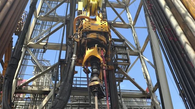 Upward View of Derrick, Top Drive System (TDS), Jack-Up Rig Mast Structure and Fingerboard Layout