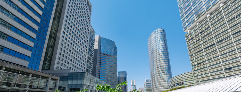 高層ビル　青空　ビジネス　東京