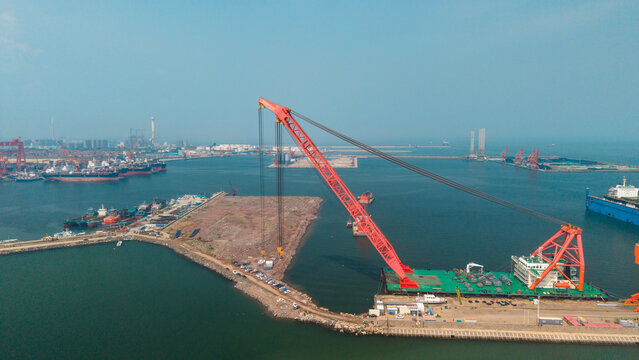 Harbor Construction with Large Offshore Crane Vessel