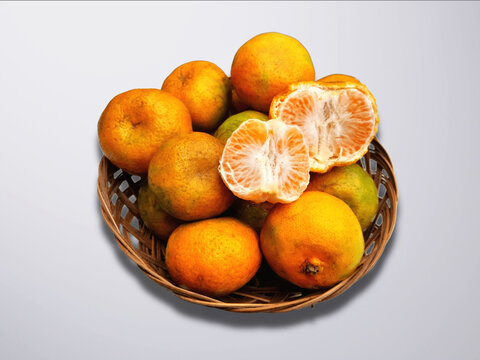 Oranges are a good fruit to consume because they contain many vitamins that are beneficial for health.