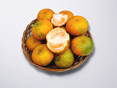Oranges are a good fruit to consume because they contain many vitamins that are beneficial for health.