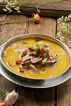 Spicy and sour pork tripe soup