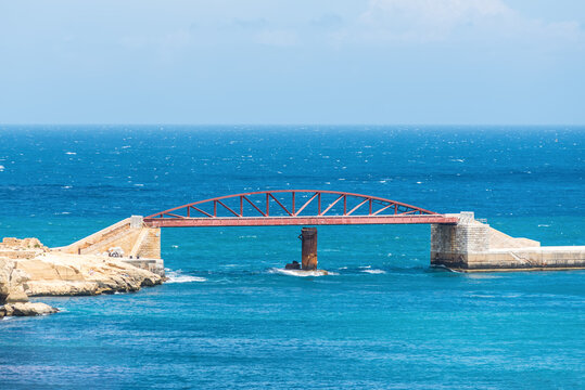 St Elmo Bridge, a single‑span arched steel truss footbridge, links the foreshore of Fort Saint Elmo to the breakwater at the entrance of the Grand Harbour