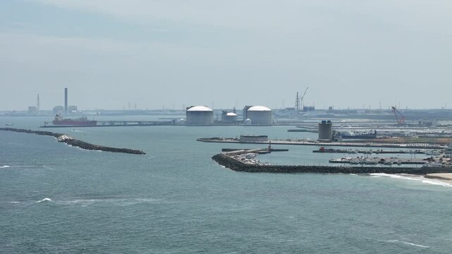 久慈浜海岸と日立灯台が見えるドローン空撮 2025年6月撮影