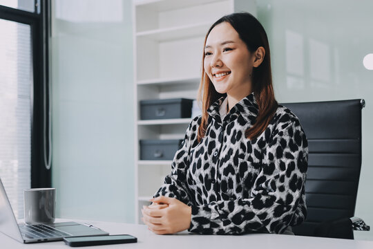 Confident asian business woman standing in modern office