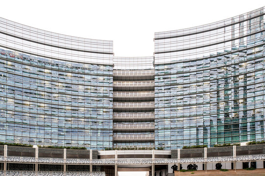 Piazza Gae Aulenti, Milano, Italia - 23 Agosto 2014. Panorama urbano, architettura. Grattacielo e costruzioni nel centro citt&agrave;.
