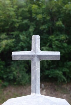 Kreuz aus Metall