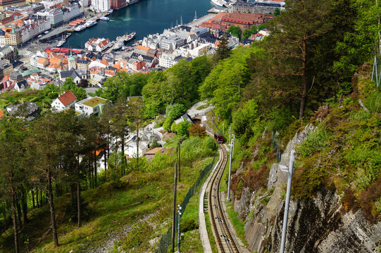 Roedhette und Blaemann sind die beiden Z&uuml;ge der Floibanen in Bergen