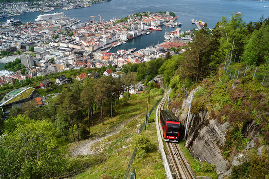 Roedhette und Blaemann sind die beiden Z&uuml;ge der Floibanen in Bergen