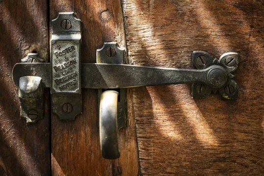 Wrought iron door lock with the inscription Foster & Pearson, Chelsea Physic Garden, historic botanical garden, oldest botanical garden in London, founded in 1673 by the Worshipful Society of Apothecaries, Chelsea, England, Great Britain