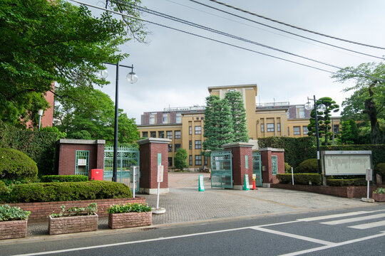 日大文理学部の正門　：　東京都世田谷区桜上水