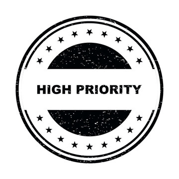 Black round stamp sign with the text high priority and star shapes design isolated on transparent background