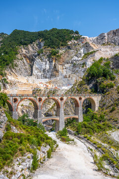 Ponti di Vara are bridges found in the Carrara marble quarry area in Italy. These structures are remnants of the Ferrovia Marmifera railway used for transporting marble.