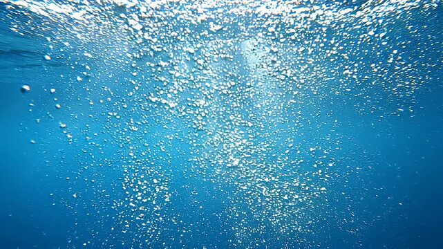 ダイビング中に水中から見上げる炭酸の泡 光が差し込む爽やかな青背景