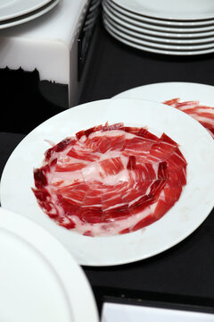 platos de aperitivos de jam&oacute;n ib&eacute;rico