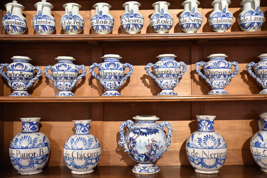 Pots anciens de pharmacie