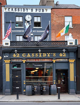Colorful pub in the Portobello area of Dublin