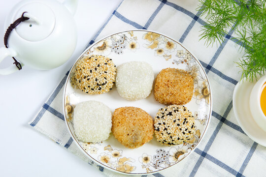 Assorted glutinous rice mochi coconut sesame coated square ceramic plate