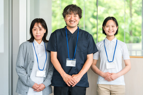 Male and female medical staff (physical therapists, medical office staff, doctors) in hospitals and medical facilities.