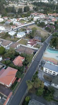Vista con drone del valle de los chillos en Ecuador 