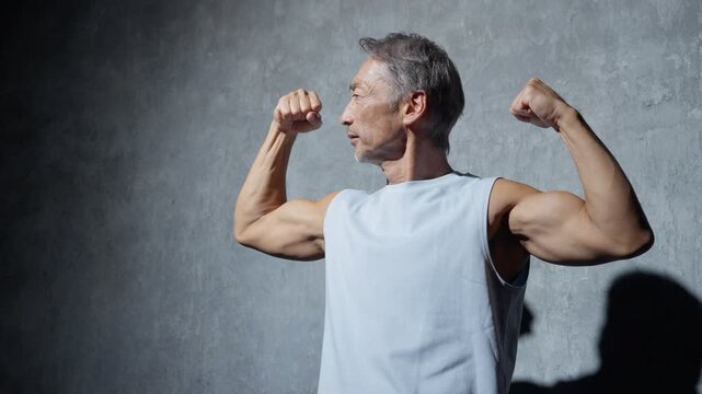 筋肉のあるシニア男性