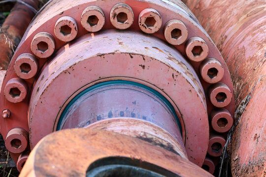 Industrial heavy duty hydraulic cylinder flanged head with multiple socket cap screws.