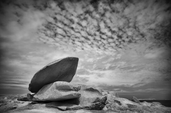 Huitre rock formation, oyster, &Icirc;le Renote, rocky coast along the Sentier des douaniers, Tr&eacute;gastel, C&ocirc;te de Granit Rose, Cotes d'Armor, Brittany, France